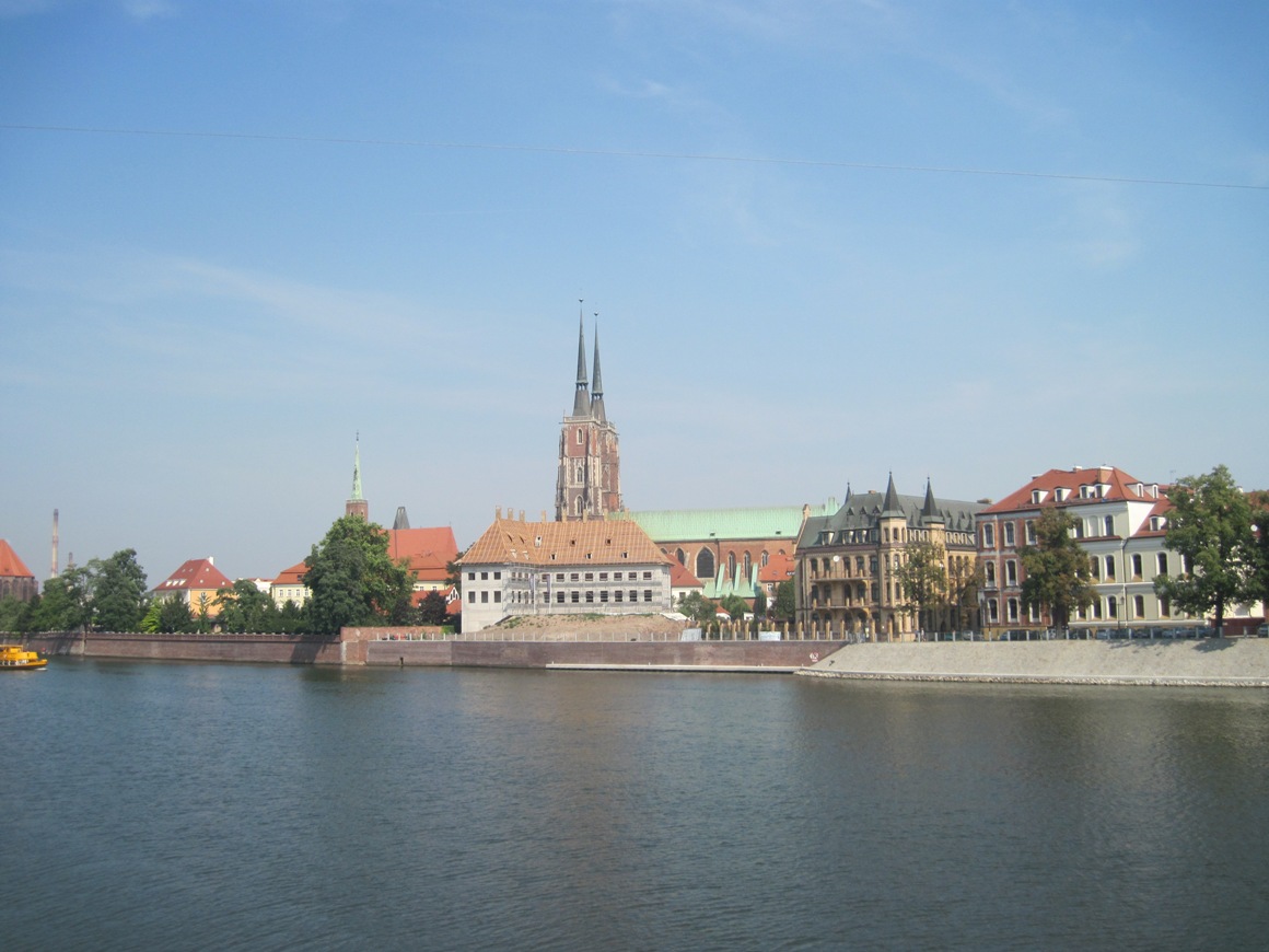 16-Breslavia-Panorama del fiume ODER con in fondo la chiesa di San Bartolomeo